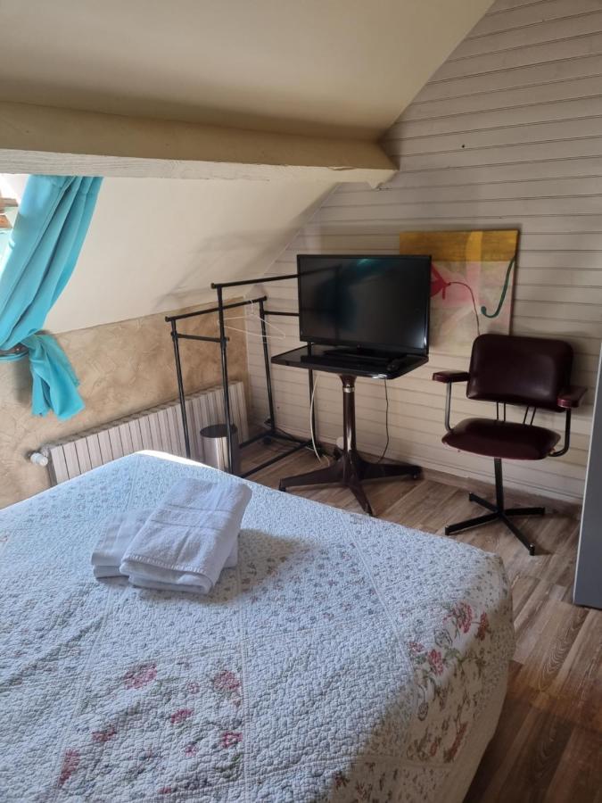 Chambres Individuelles Avec Cuisine Commune Tilloloy Exterior photo